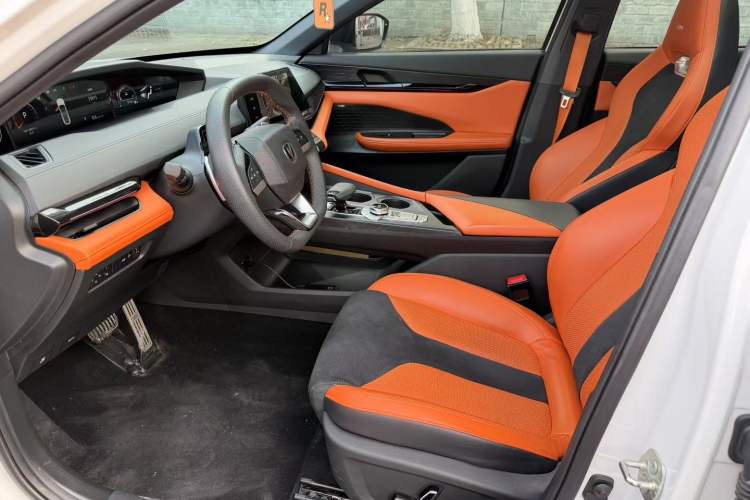 Used Changan UNI-V 2023 2.0T Leading-Speed Edition
