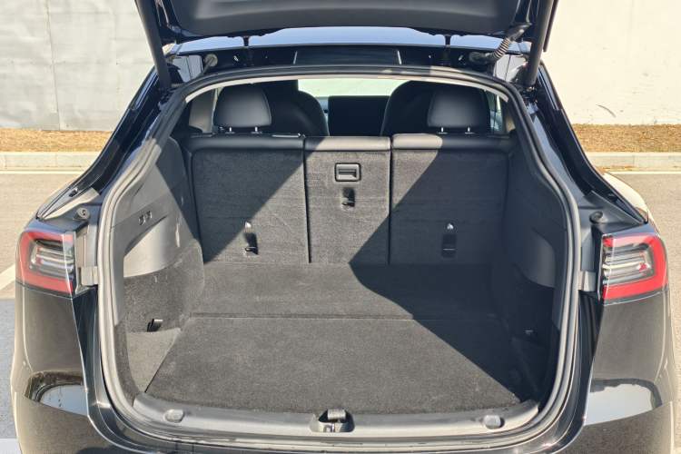 Used Tesla Model Y 2023 Rear-Wheel-Drive Version
