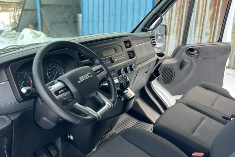 Used JMC Fushun 2023 2.0T Automatic Short-Wheelbase Mid-Top Commercial Multi-Purpose 6-Seater Passenger Vehicle
