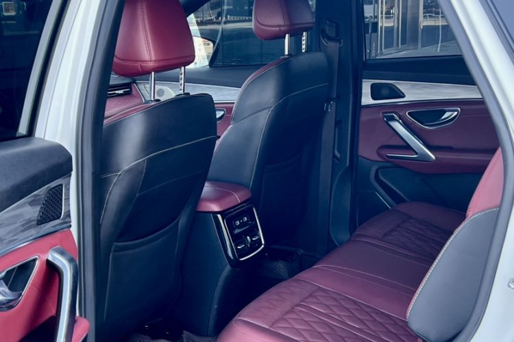 Used JETOUR X70 PLUS 2023 1.5T DCT Brave PLUS 5-Seater
