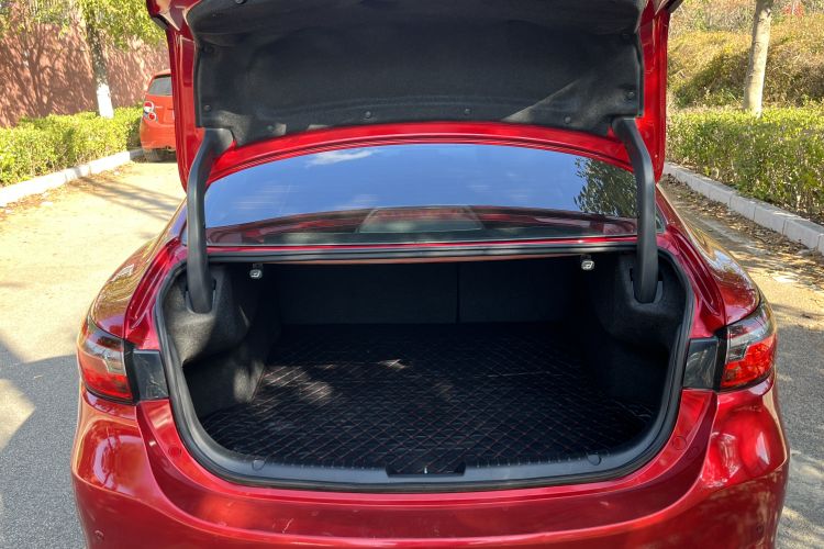 Used Mazda Atenza 2020 2.0L Blue Sky Luxury Edition
