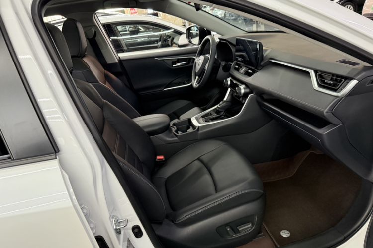 Used Toyota RAV4 2023 2.0L CVT Two-Wheel Drive Fashion Plus Edition
