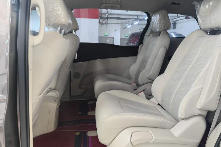 Used Buick GL8 2023 Land Executive Class Comfort Model
