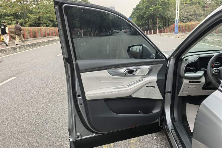 Used GAC Trumpchi GS8 2022 Linghang Series 2.0 TGDI Two-Wheel-Drive Luxury Smart Connectivity Version (7 Seats)