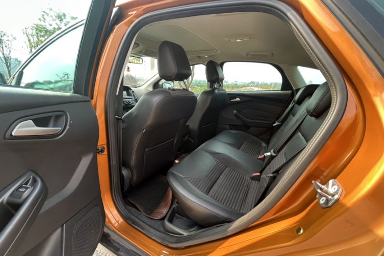 Used Ford Focus 2015 Hatchback 1.6L Automatic Fashion Edition
