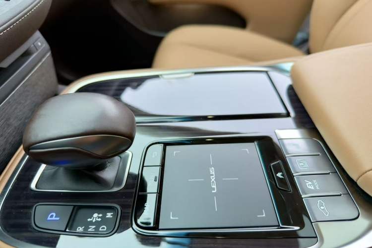 Used Lexus LS 2020 500h Excellence Edition China VI standard