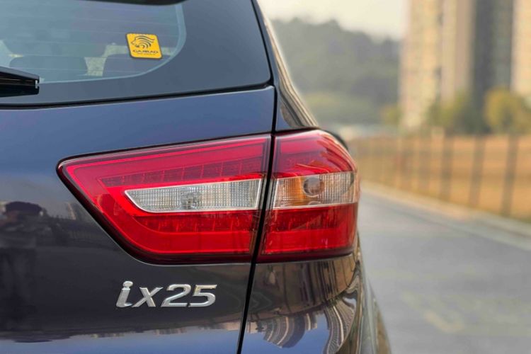 Used Hyundai ix25 2015 1.6L Automatic Two-Wheel-Drive Deluxe DLX Model
