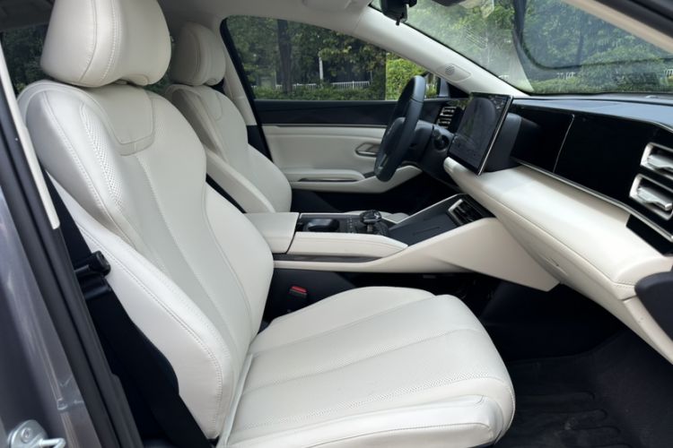 Used BYD Qin L 2025 DM-i Smart Drive 80KM Leading Model
