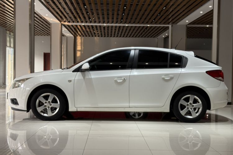 Used Chevrolet Cruze 2013 Hatchback 1.6L Automatic Luxury Model
