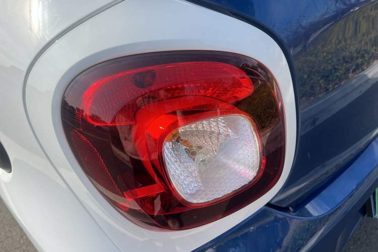 Used  forfour 2016 1.0L 52 kW Passion Edition
