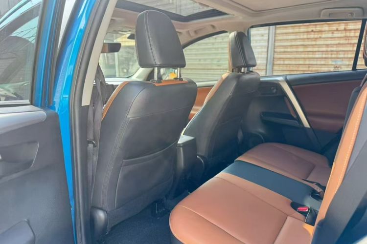 Used Toyota C-HR 2018 2.0L Leading with Sunroof China V Standard
