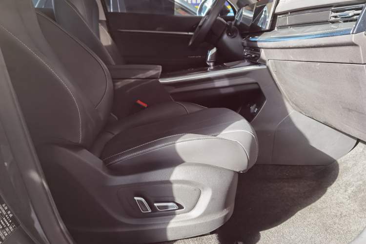 Used Roewe RX5 MAX 2022 2.0T Automatic Zhiwei Zunrong Edition
