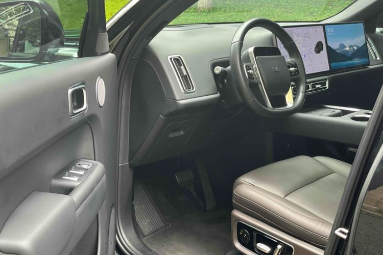 Used Li Auto L8 2023 Pro Model
