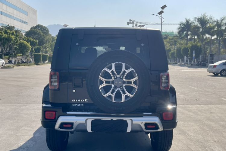 Used  BJ40 2020 2.0T Automatic Four-Wheel Drive Urban Hunter Edition Chivalrous Type
