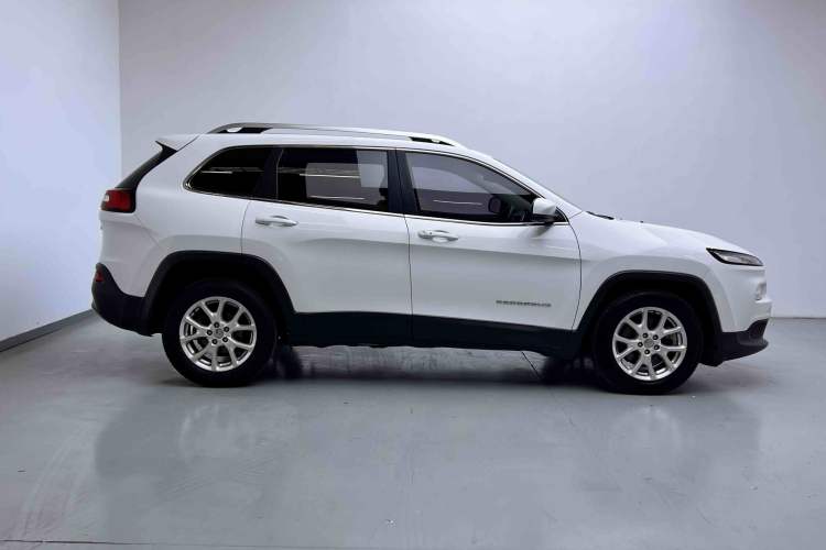 Used  Cherokee 2017 2.0L Superior Edition