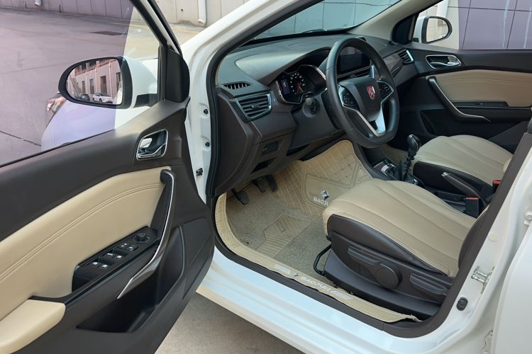 Used Baojun 310W 2017 1.5L Manual Fashion Model China V
