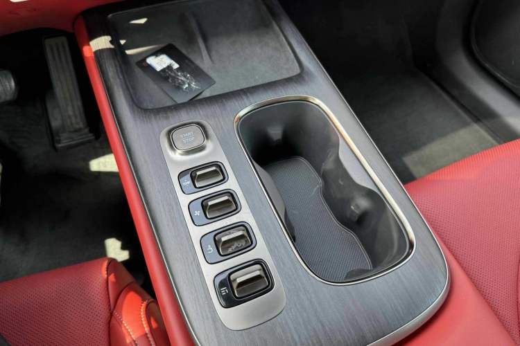 Used  SU7 2024 Rear-Drive Ultra-Long Range Advanced Pro-Level Intelligent Driving Version