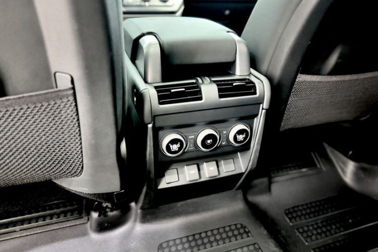 Used Land Rover Defender 2023 Facelift 110 3.0T P400 Dark Edition
