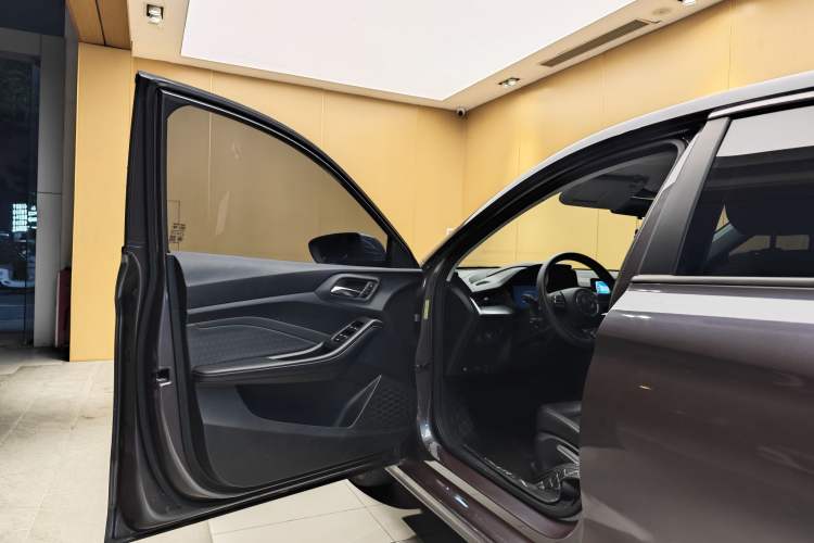 Used MG 5 2021 180 DVVT CVT Youth Luxury Edition
