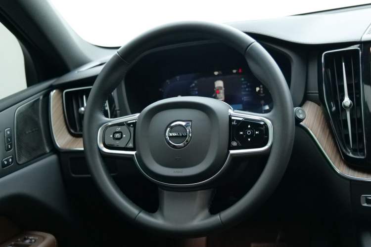 Used Volvo XC60 2023 B5 4x4 Zhiya Luxury Edition
