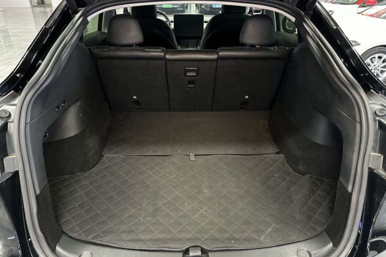 Used Tesla Model Y 2022 Long-Range All-Wheel-Drive Version
