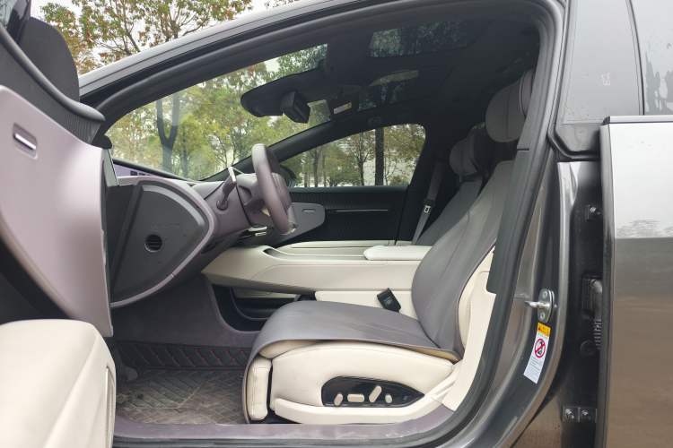 Used  12 2024 700 Three-Laser Rear-Wheel Drive Luxury Edition