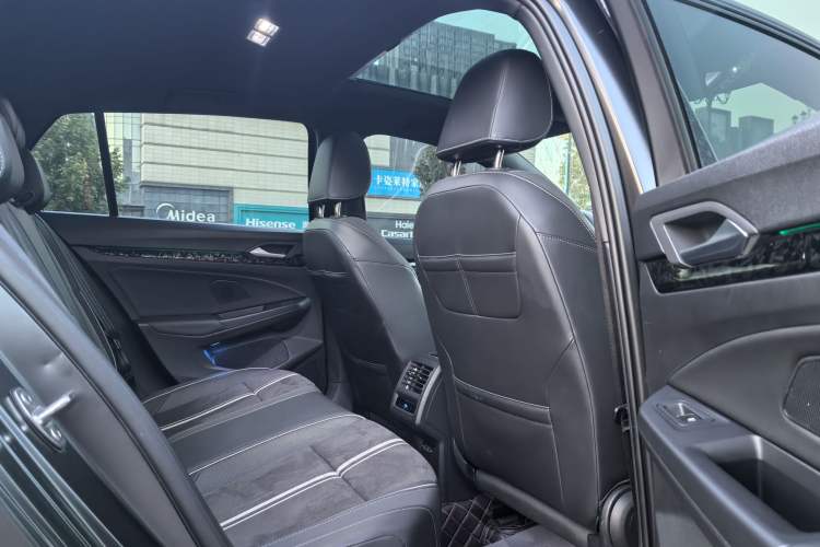 Used Volkswagen Golf 2023 Facelift 280TSI DSG R-Line Lite
