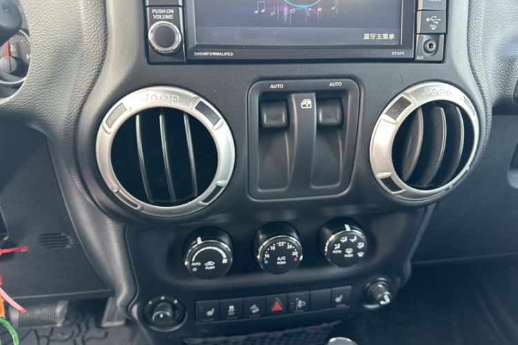 Used  Wrangler 2015 3.6L Rubicon Two-Door Comfort Edition
