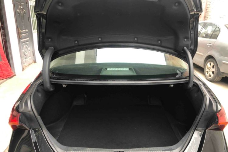 Used Toyota Avalon 2019 Dual-Engine 2.5L Luxury Edition China VI Standard