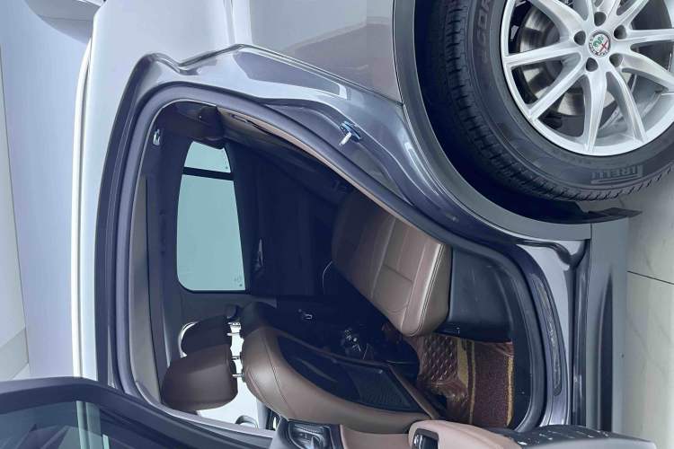 Used Alfa Romeo Stelvio 2017 2.0T 200HP Luxury Edition
