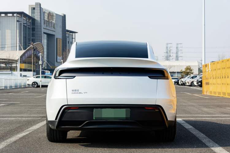 Used Tesla Model Y 2025 Long-Range All-Wheel-Drive Version
