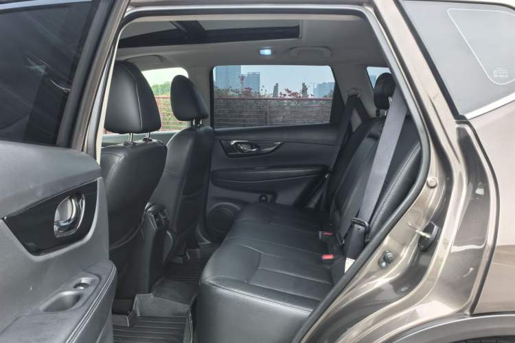 Used Nissan X-Trail 2017 2.5L CVT Leading Edition 4WD
