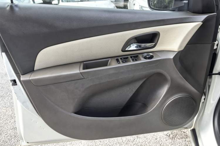 Used Chevrolet Cruze 2015 1.5L Classic SE MT
