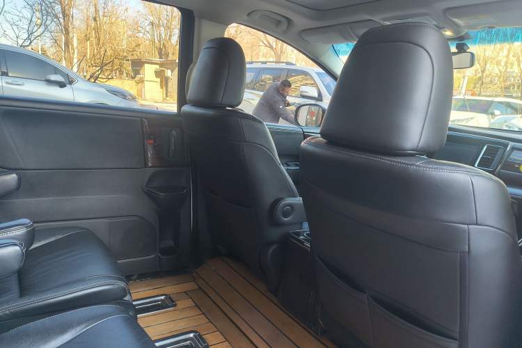 Used Honda Elysion 2016 2.4L Style Edition
