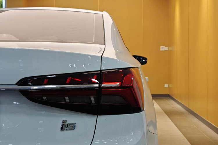 Used Roewe i5 2021 1.5L CVT Platinum Edition
