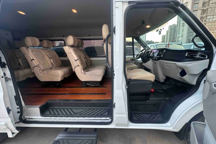 Used JMC Fushun 2023 2.0T Manual Mid-axle Mid-roof Business-Class 9-Seater (Non-Commercial)