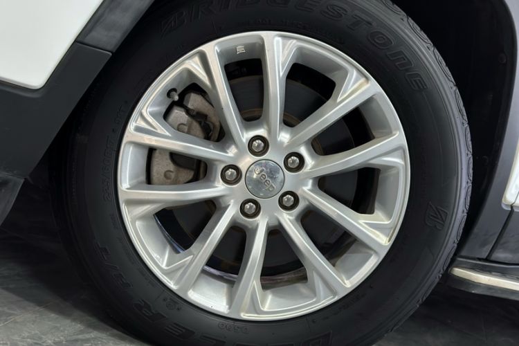 Used  Cherokee 2019 2.0T Two-Wheel Drive Smart Enjoyment Version China VI
