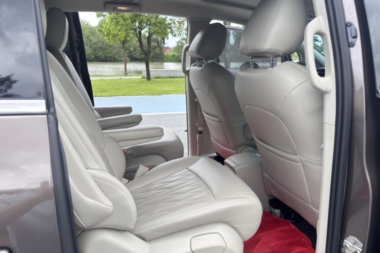 Used Buick GL8 2023 Land Executive Class Comfort Model