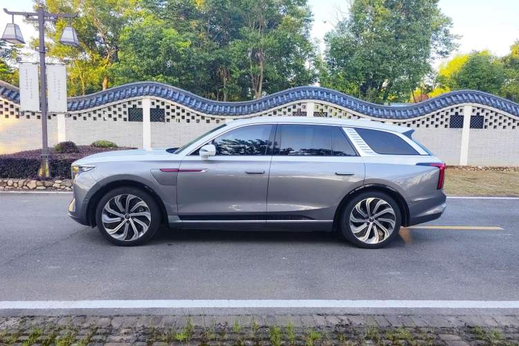 Used Hongqi E-HS9 2022 660 km Range Flagship Edition Four Seats
