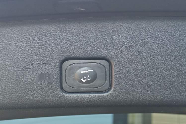 Used Ford Edge 2016 EcoBoost 245 Two-Wheel-Drive Titanium 7-Seater
