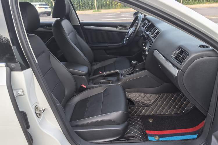 Used Volkswagen Sagitar 2015 1.6L Automatic Comfort Model
