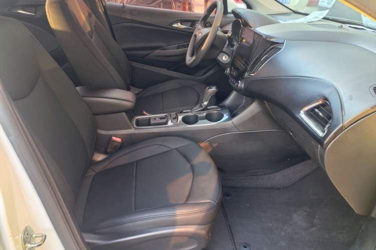 Used Chevrolet Cruze 2017 1.5L Hatchback Automatic Pioneer Sunroof Edition
