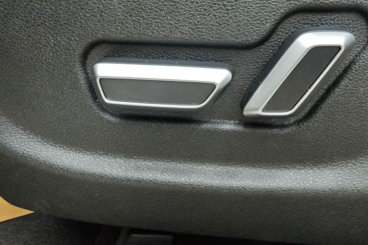 Used Geely Auto Emgrand X7 Sport 2018 1.8TD Automatic Two-Wheel Drive Smart 4G Connected Version
