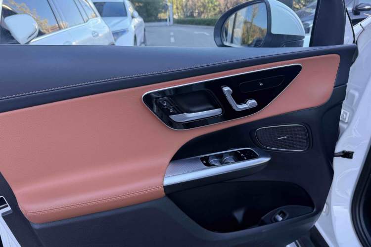 Used Mercedes-Benz GLC 2023 GLC 260 L 4MATIC Dynamic Edition 7-seater
