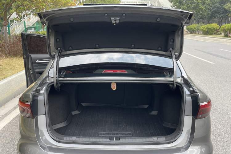 Used Geely Auto Emgrand 2023 4th Generation Champion Edition 1.5L CVT Prestige Model
