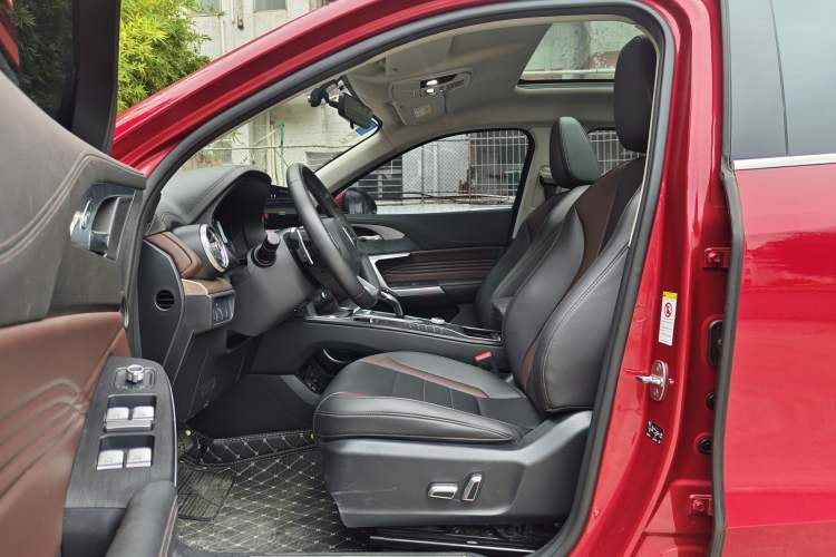 Used Wey VV5 2021 1.5T Two-Wheel Drive Color Pioneer
