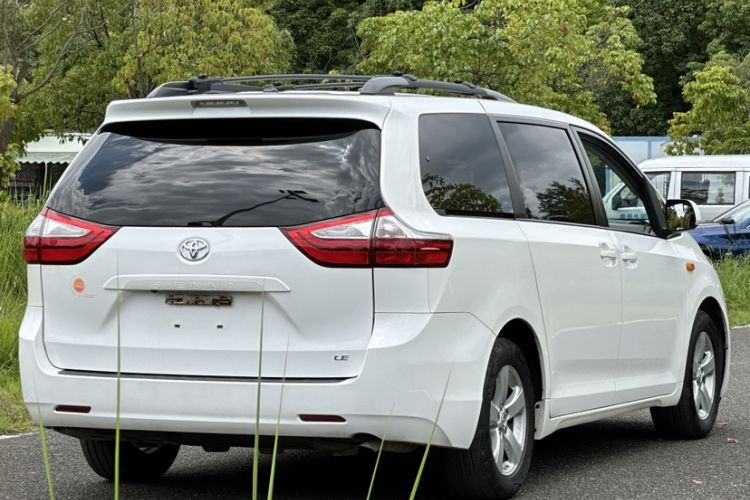 Used Toyota Sienna 2015 3.5L Two-Wheel Drive L