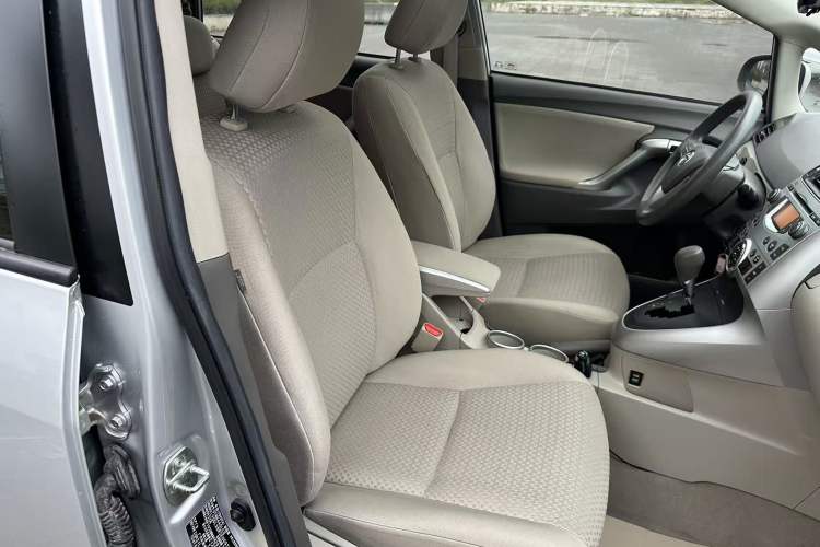 Used Toyota Verso 2014 Starlight 180G CVT Comfortable Multi-Function Edition
