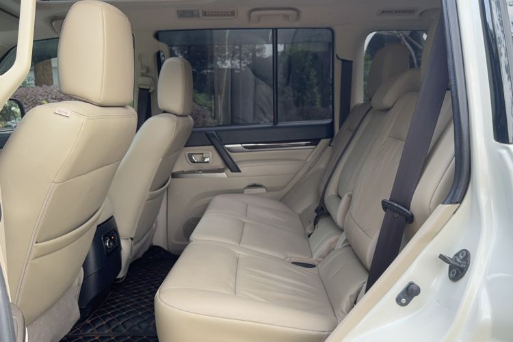 Used Mitsubishi Pajero 2017 V97 3.8L 5-Door GLS Model with Sunroof – Middle East
