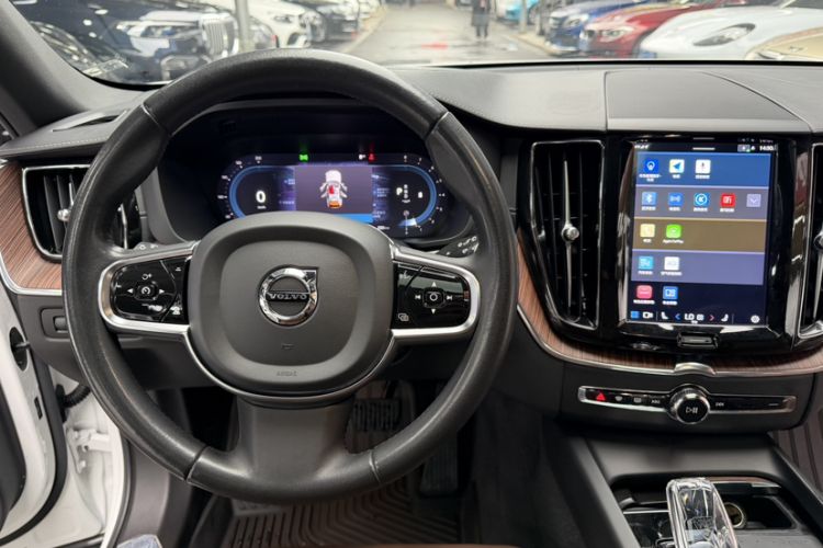 Used Volvo XC60 2022 B5 4x4 Smart Luxury Edition

